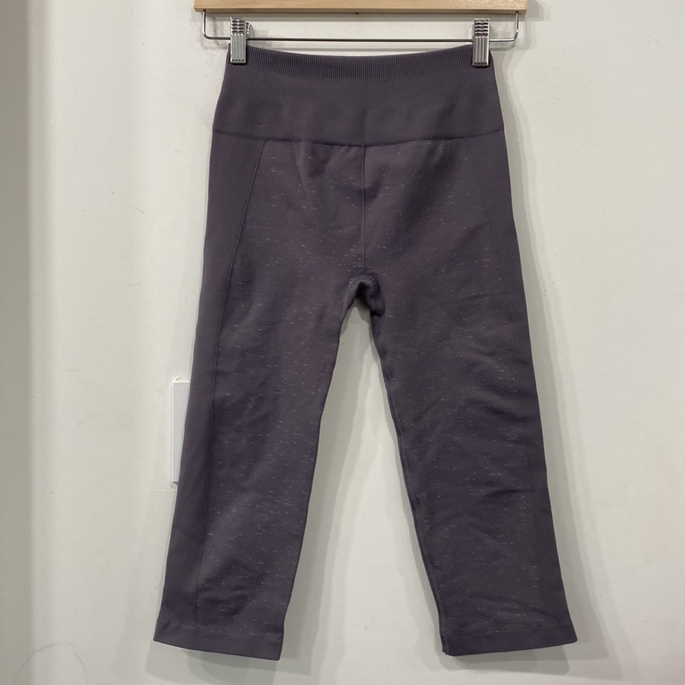 Lululemon Free To Flow Crop 17” Magnum/White size 6 - Picture 7 of 15
